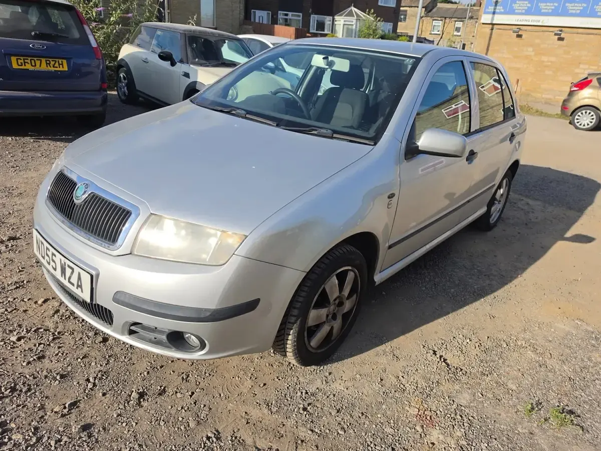 Used Skoda Fabia Ambiente 75 HP (55 kW) 2005 Silver Hatchback