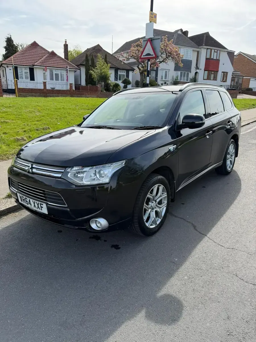 Used Mitsubishi Outlander P-HEV 2014 Black Estate