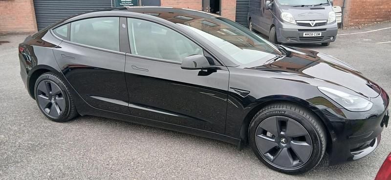Black Used 2021 Tesla Model 3 Standard Range Sedan | £16,300 (A bit pricey) - Image 1/4