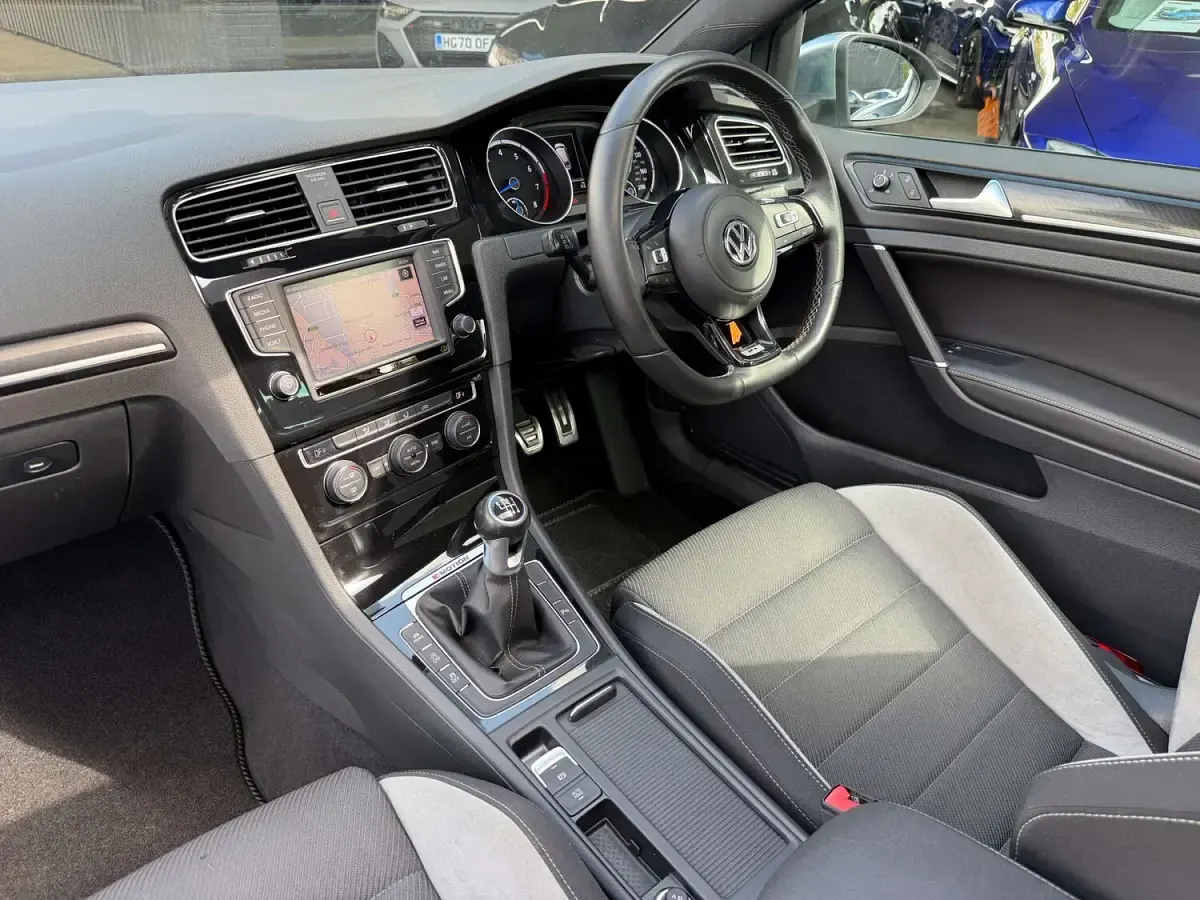 Used VW Golf VII R 310 HP (228 kW) 2016 White Hatchback