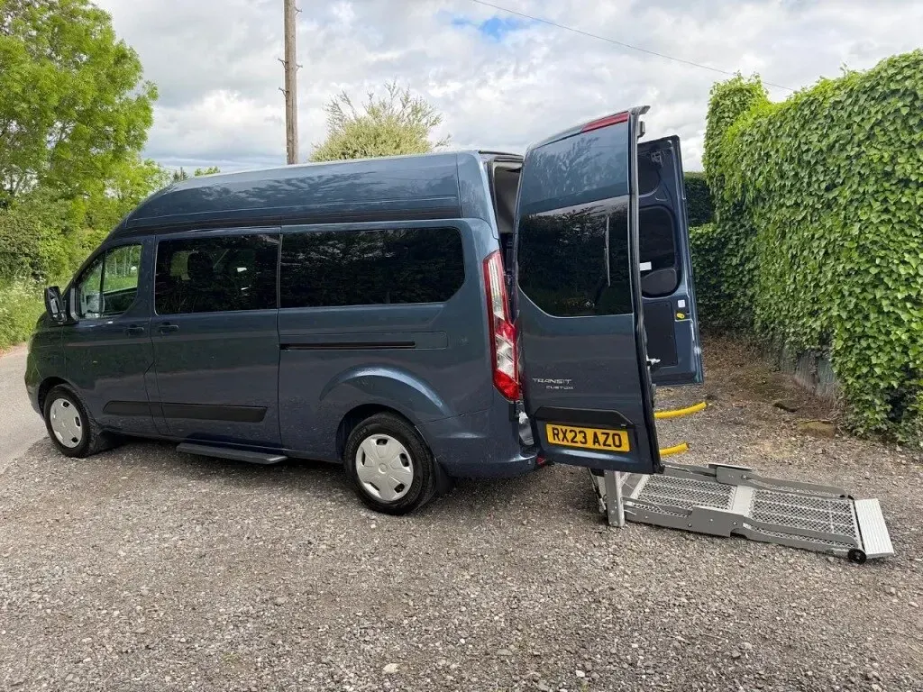 Used Ford Tourneo Custom Trend 130 HP (95 kW) 2023 Blue Van