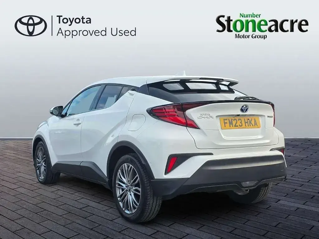 Used Toyota C-HR 120 HP (88 kW) 2023 White SUV