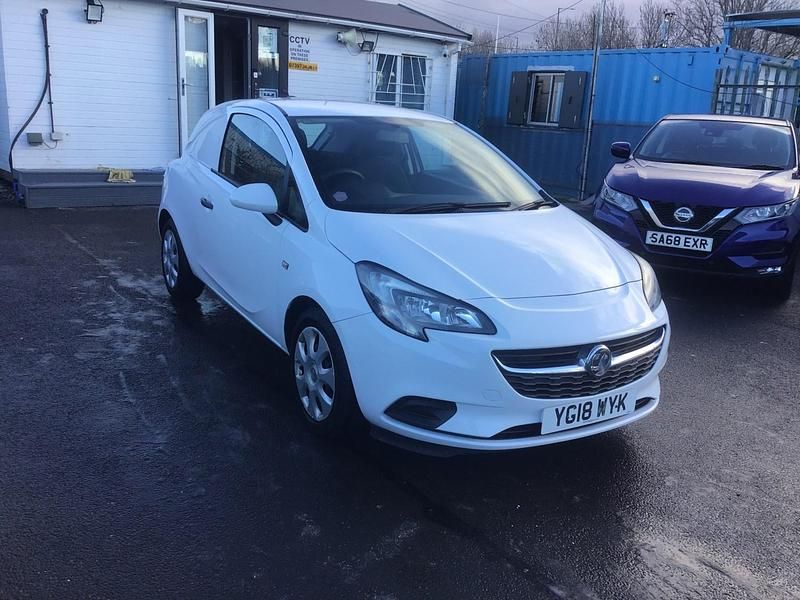 Used Vauxhall Corsa 95 HP (69 kW) 2018 White Hatchback