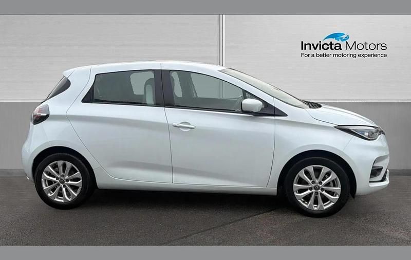 Used Renault Zoe Iconic 80 kW (109 HP) 2021 White Hatchback