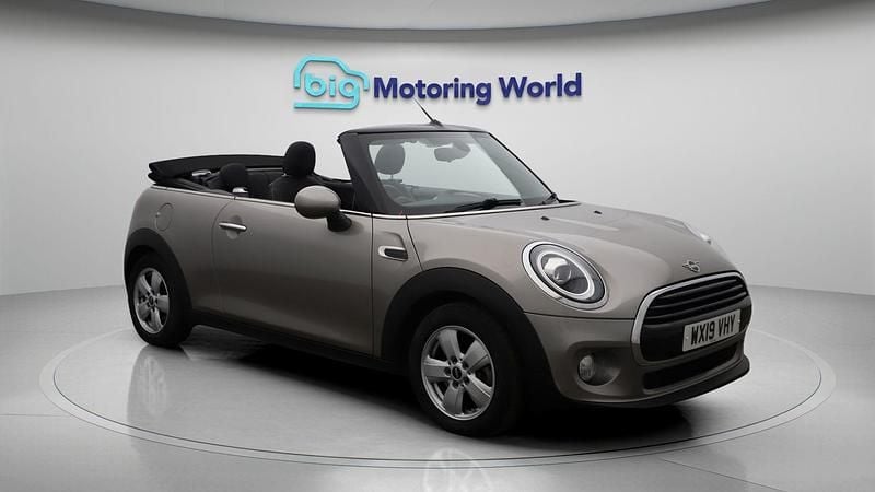 Used 2019 Mini Cooper Classic Hatchback | £10,800 (Good price) - Image 1/4