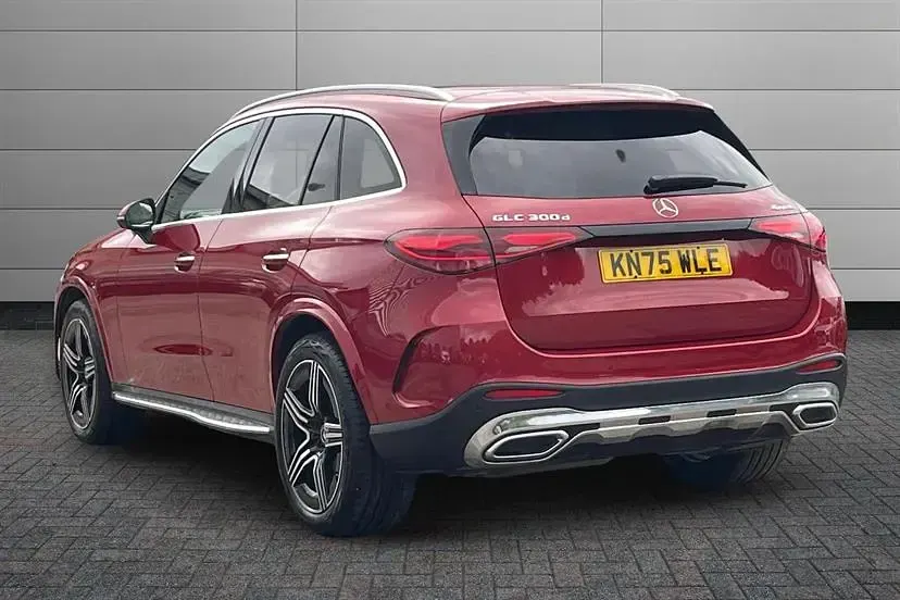 Used Mercedes GLC300 AMG Line Premium 269 HP (197 kW) 2025 Patagonia red Estate
