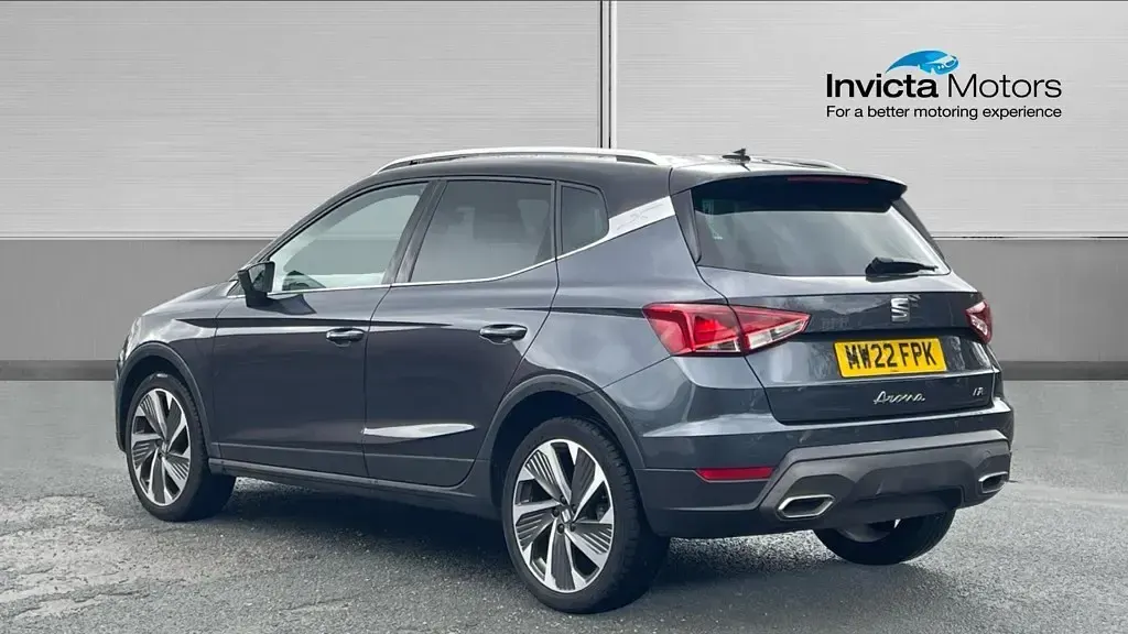 Usado Seat Arona FR Sport 110 CV (80 kW) 2022 Gris SUV