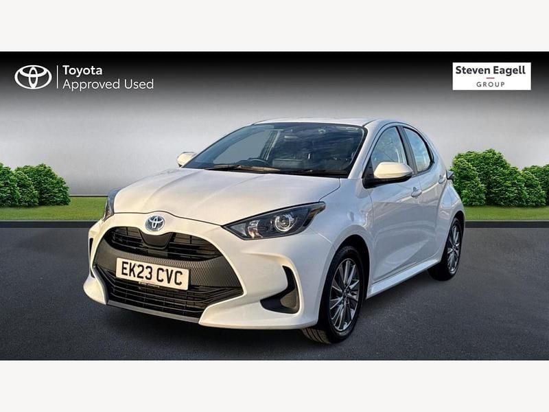 Used Toyota Yaris Hybrid 2023 White Hatchback