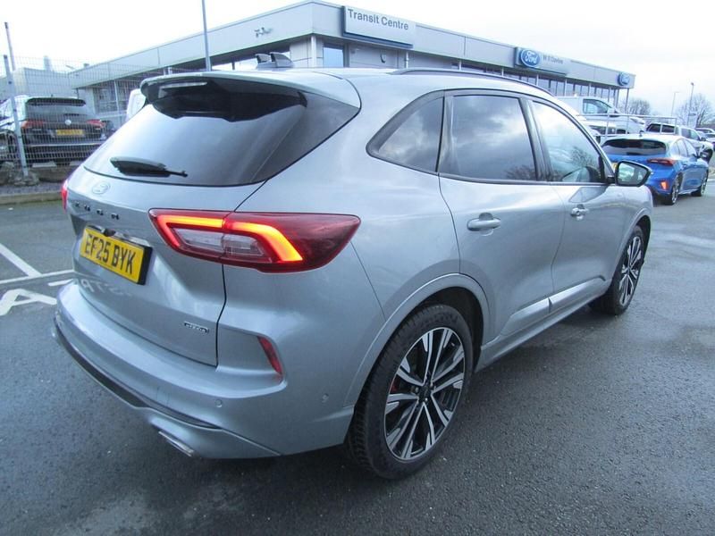 Usado Ford Kuga ST-Line X 2025 Plateado SUV