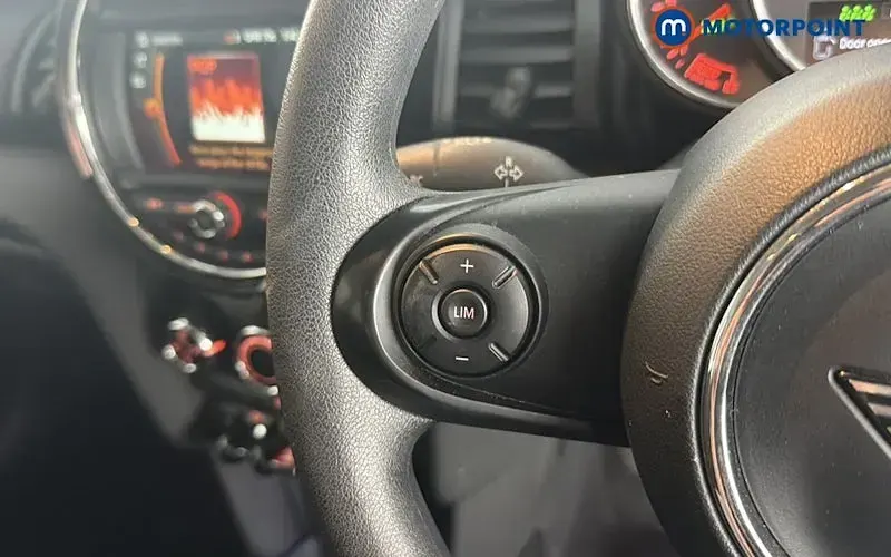 Used Mini ONE Comfort 102 HP (75 kW) 2020 Blue Hatchback