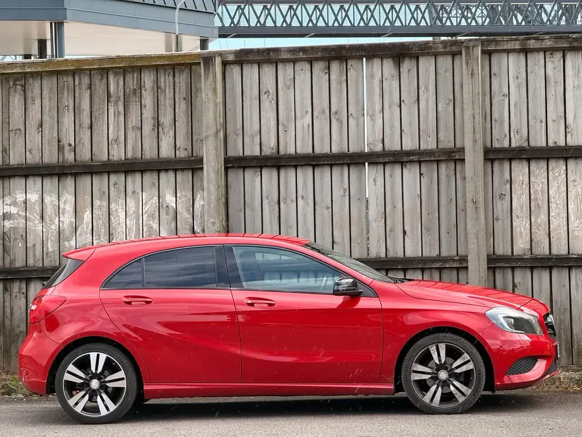 Used Mercedes A180 109 HP (80 kW) 2015 Red Hatchback