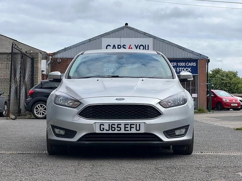 Used Ford Focus Zetec 120 HP (88 kW) 2015 Silver Hatchback