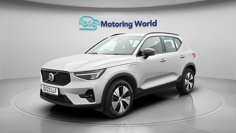 Usado Volvo XC40 Plus 211 HP (155 kW) 2023 Prateado SUV