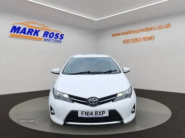 Usado Toyota Auris Sport 132 HP (97 kW) 2014 Branco Citadino