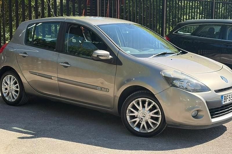 Używany Renault Clio II Dynamique 75 KM (55 kW) 2009 Beżowy Hatchback