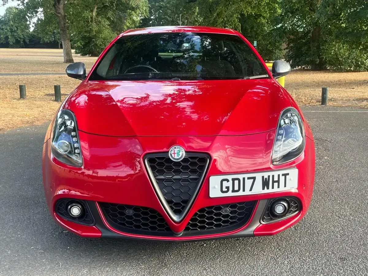 Used Alfa Romeo Giulietta Edizione Speciale 170 HP (125 kW) 2017 Red Hatchback