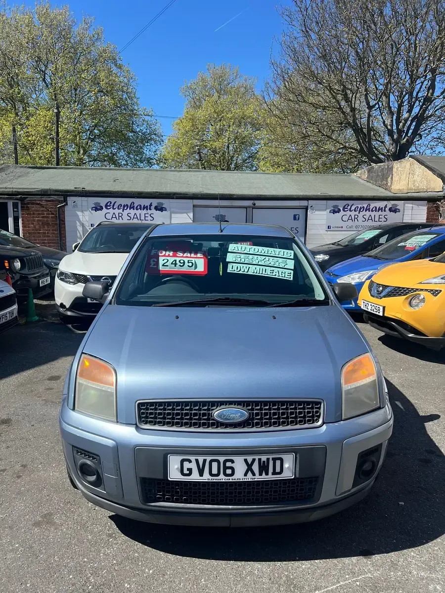 Used Ford Fusion Zetec 101 HP (74 kW) 2006 Blue Hatchback
