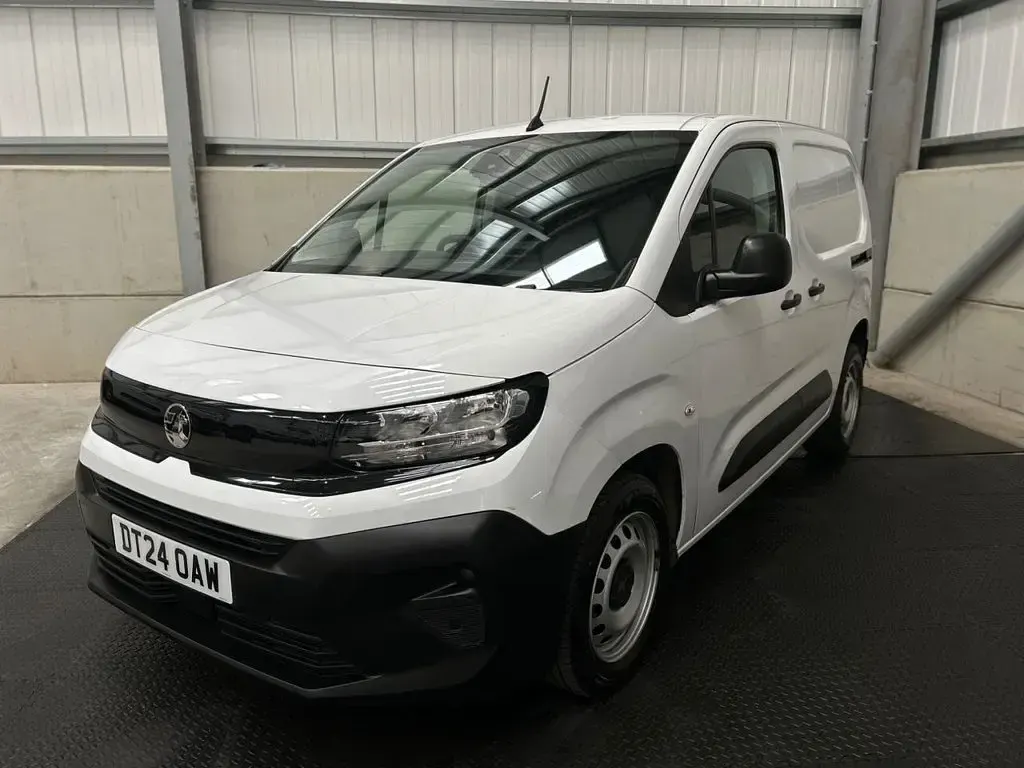 Used Vauxhall Combo 100 HP (73 kW) 2024 White MPV