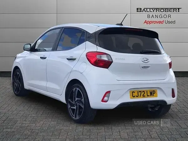 Used Hyundai i10 Premium 84 HP (61 kW) 2023 White Hatchback