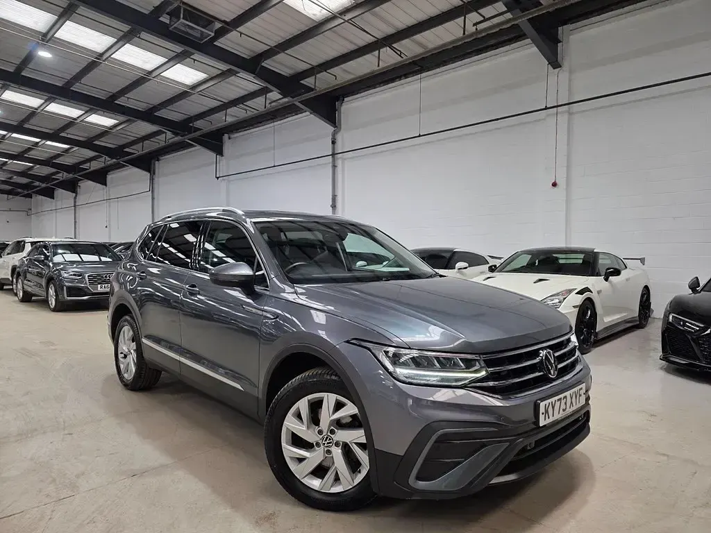 Usado VW Tiguan Allspace S 150 HP (110 kW) 2023 Cinzento SUV