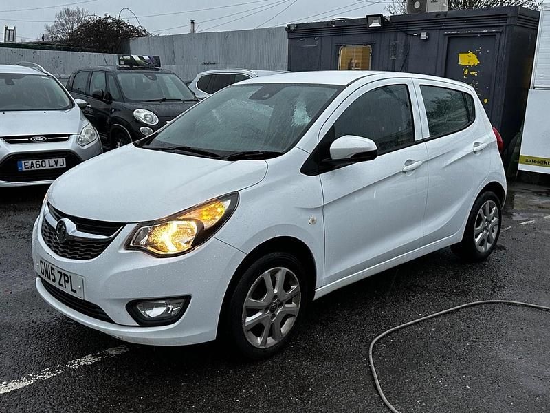 Used Vauxhall Viva 75 HP (55 kW) 2015 White Hatchback