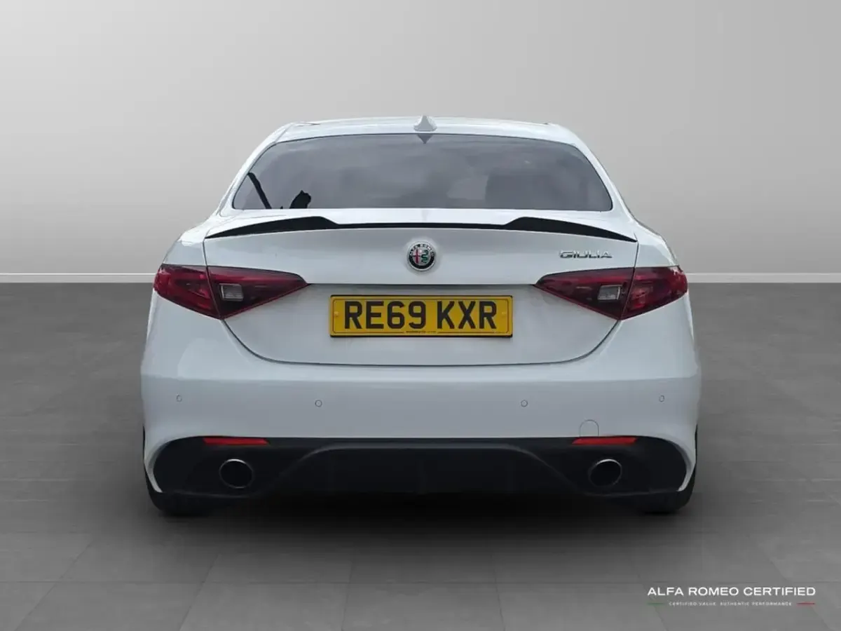 Used Alfa Romeo Giulia Veloce 276 HP (202 kW) 2019 White Sedan