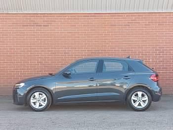 Usado Audi A1 Design 110 HP (80 kW) 2023 Cinzento SUV