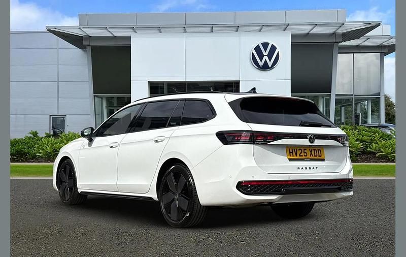 Used VW Passat R-line 148 HP (108 kW) 2025 White Estate