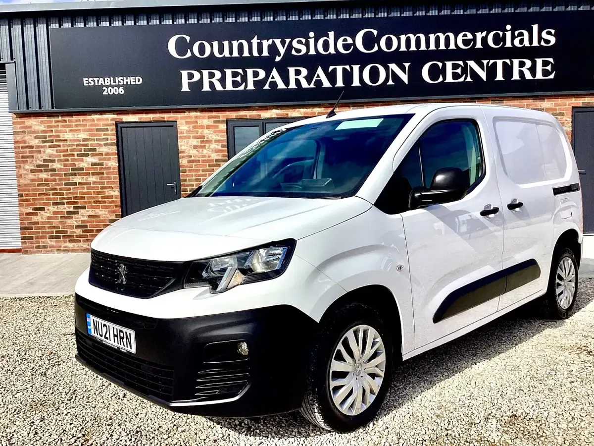 Used Peugeot Partner 100 HP (73 kW) 2021 White MPV