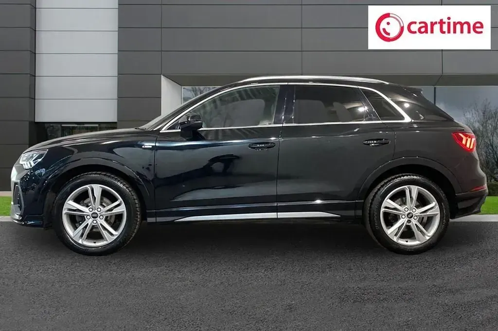 Second-hand Audi Q3 S-Line 150 CP (110 kW) 2023 Negru SUV