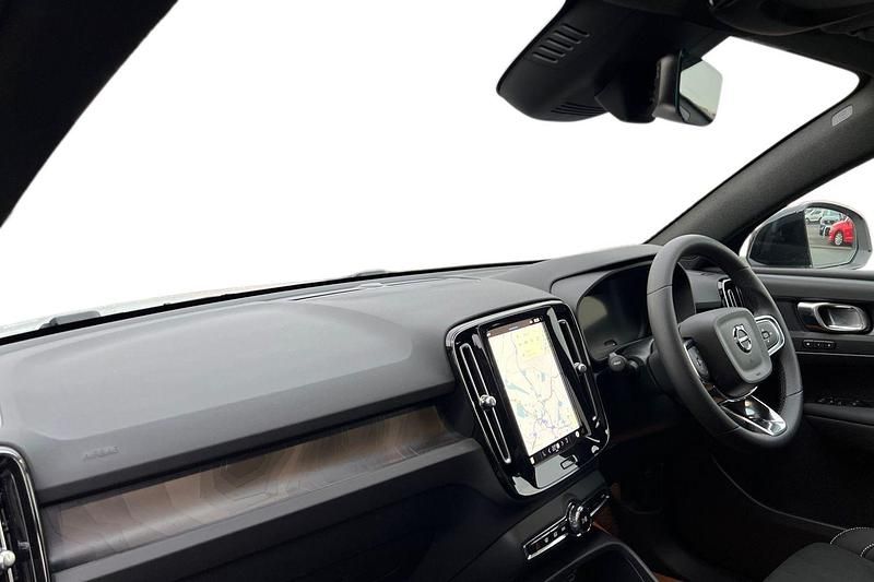 Used Volvo EC40 Plus 300 kW (408 HP) 2024 Crystal white SUV