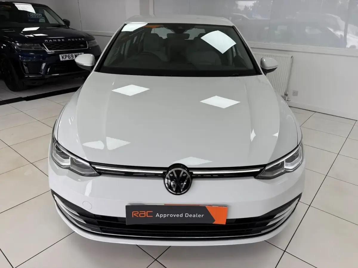 Używany VW Golf VII Style 150 KM (110 kW) 2021 Biały Hatchback