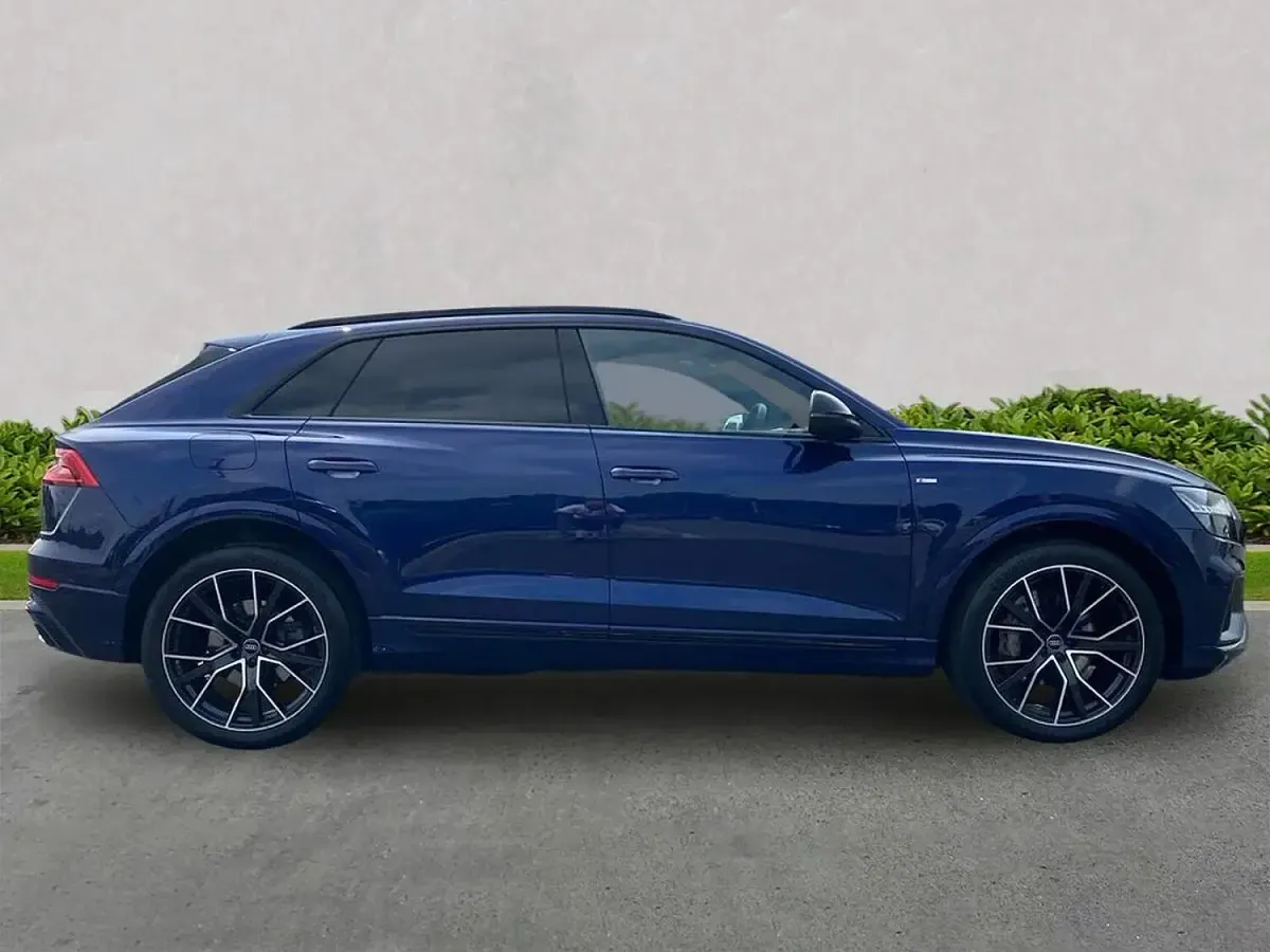 Used Audi Q8 S-Line 286 HP (210 kW) 2023 Blue SUV