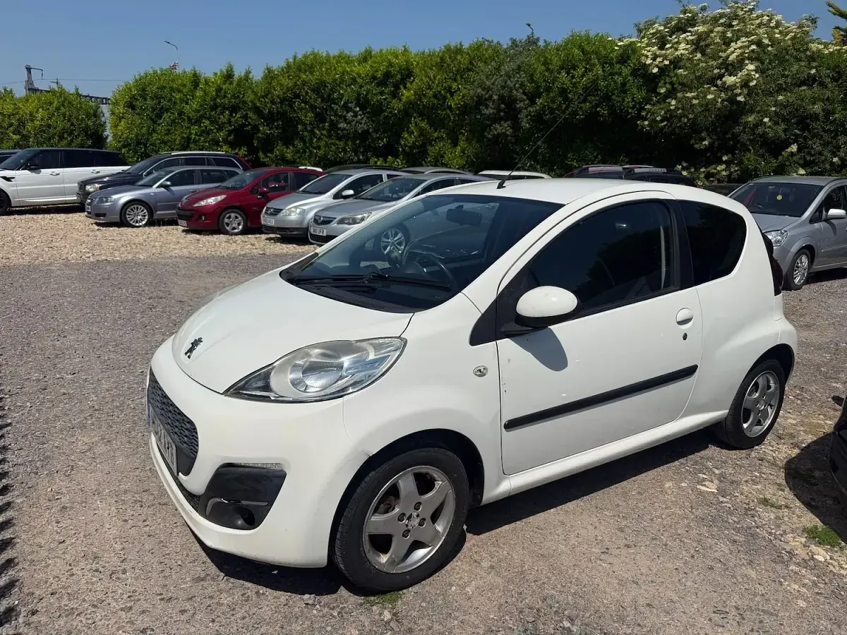 Used Peugeot 107 Allure 68 HP (50 kW) 2012 White Hatchback