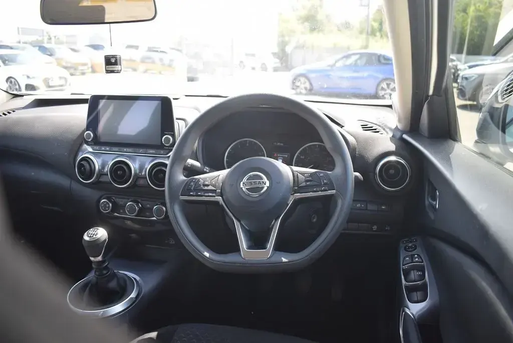 Used Nissan Juke Acenta 114 HP (83 kW) 2022 White SUV