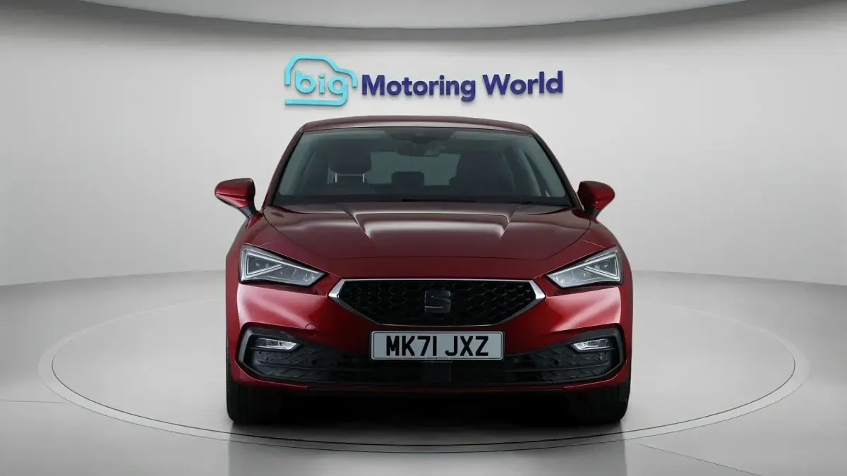 Begagnad Seat Leon XCELLENCE Lux 204 HK (150 kW) 2021 Röd Halvkombi