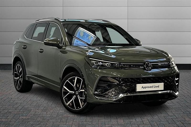 Cipressino green Used 2025 VW Tiguan R-line SUV | £36,795 (Expensive) - Image 1/4