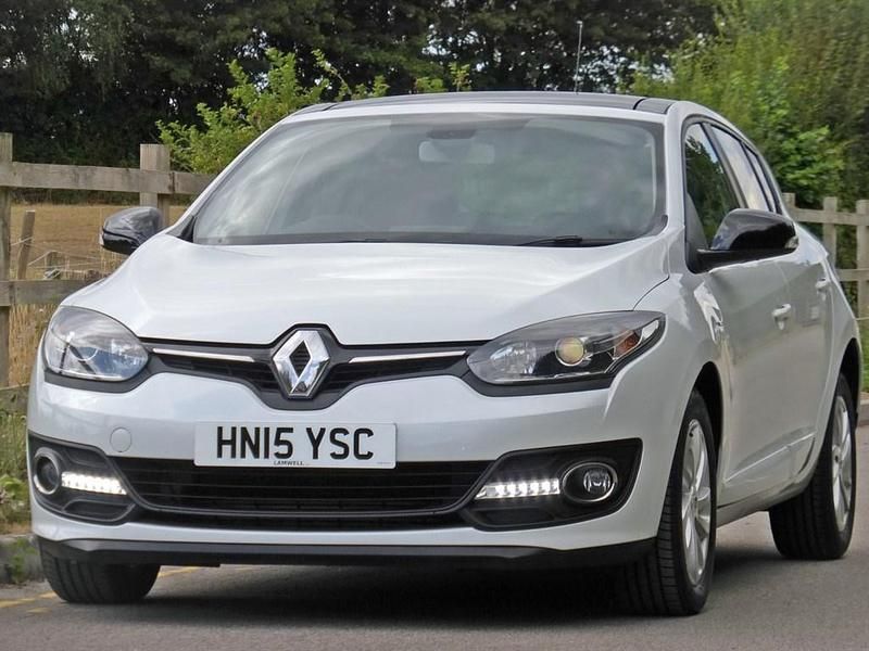 Pure white Used 2015 Renault Mégane III LIMITED Hatchback | £7,995 (Expensive) - Image 1/4