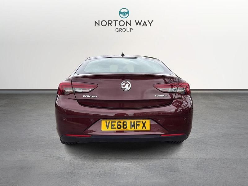 Used Vauxhall Insignia SRi 168 HP (123 kW) 2019 Red Hatchback