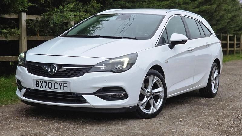 Used Vauxhall Astra SRi 145 HP (106 kW) 2021 White Estate