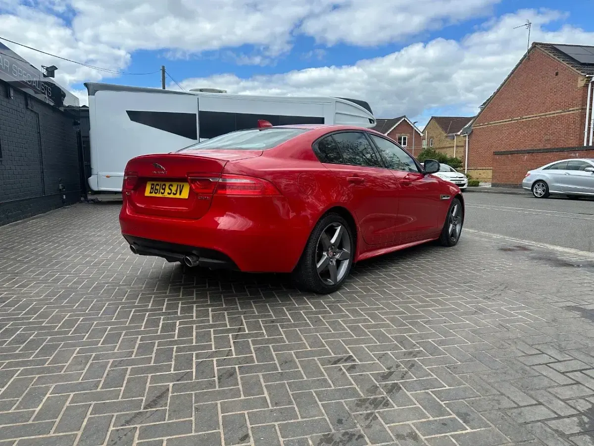 Used Jaguar XE Ingenium 200 HP (147 kW) 2019 Red Sedan