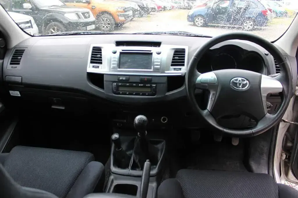 Used Toyota HiLux 171 HP (125 kW) 2014 Silver Pickup