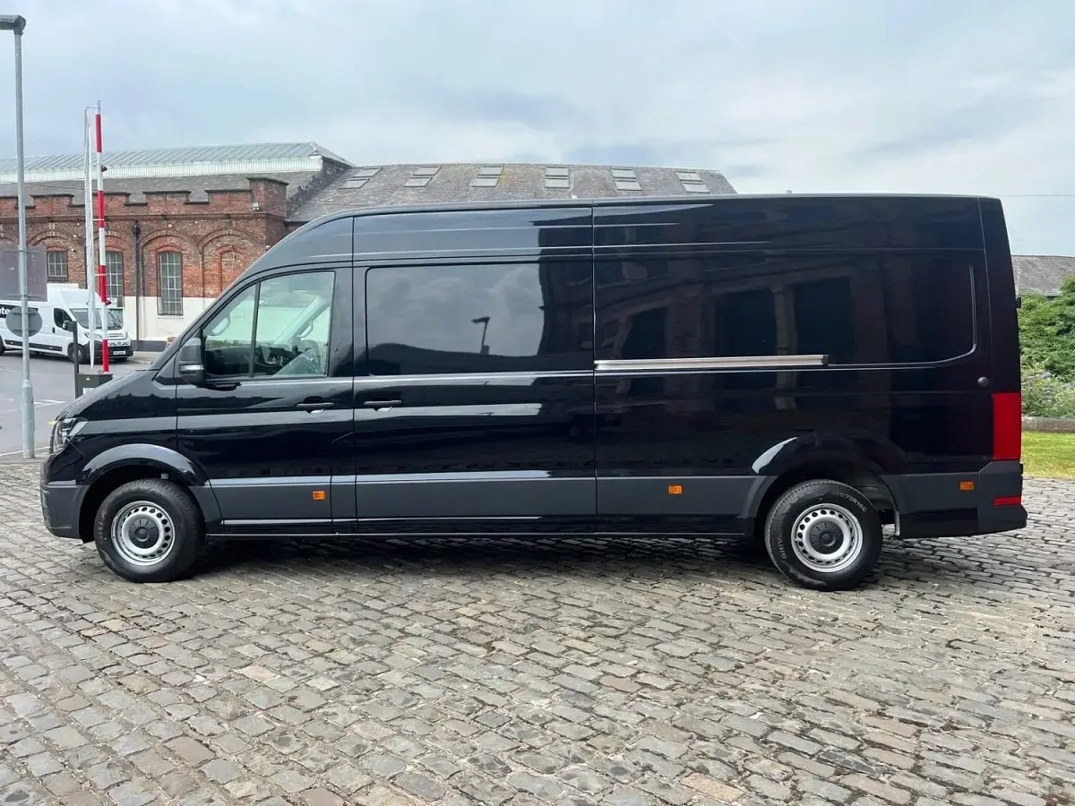 New VW Crafter 140 HP (102 kW) 2026 Black Van