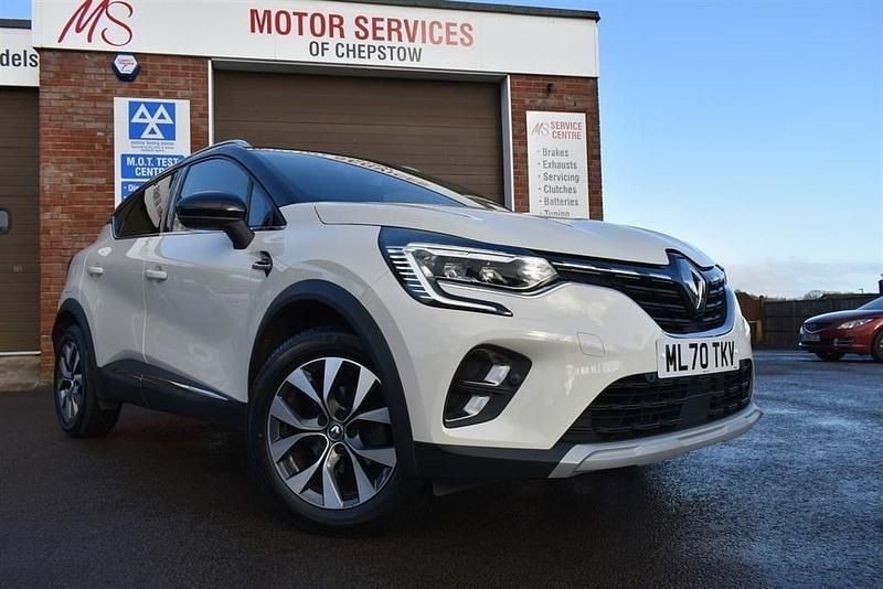 White/black Used 2020 Renault Captur Version S SUV | £11,650 (Fair price) - Image 1/4