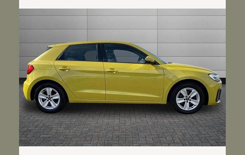 Begagnad Audi A1 Advanced 110 HK (80 kW) 2023 Gul SUV