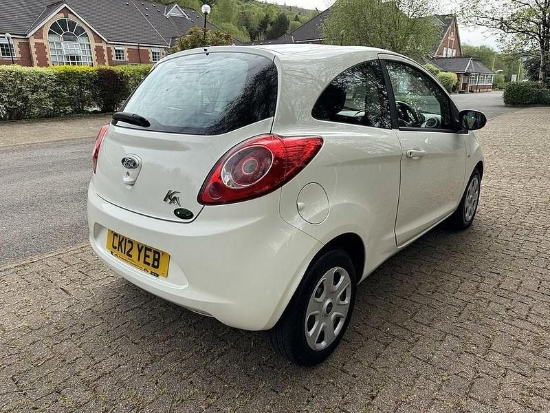 Used Ford Ka 69 HP (50 kW) 2012 White Hatchback