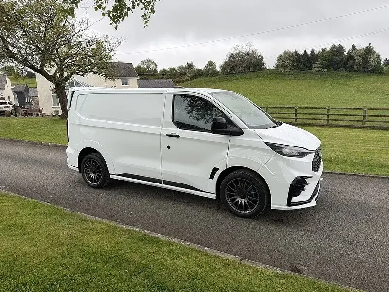 Used Ford Transit Custom 170 HP (125 kW) 2024 White Van