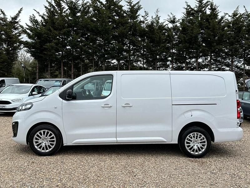 Used Vauxhall Vivaro 145 HP (106 kW) 2023 White MPV