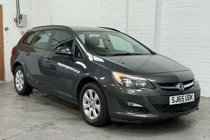 Used 2016 Vauxhall Astra Design Edition Estate | £3,750 (Super price) - Image 1/1