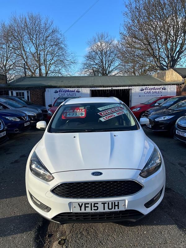 Used Ford Focus Zetec 120 HP (88 kW) 2015 White Estate